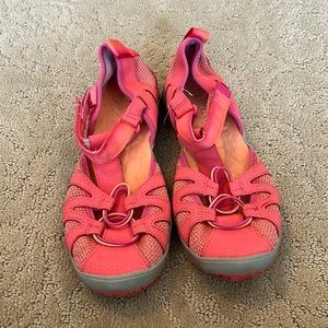 Merrell Closed toe sandals